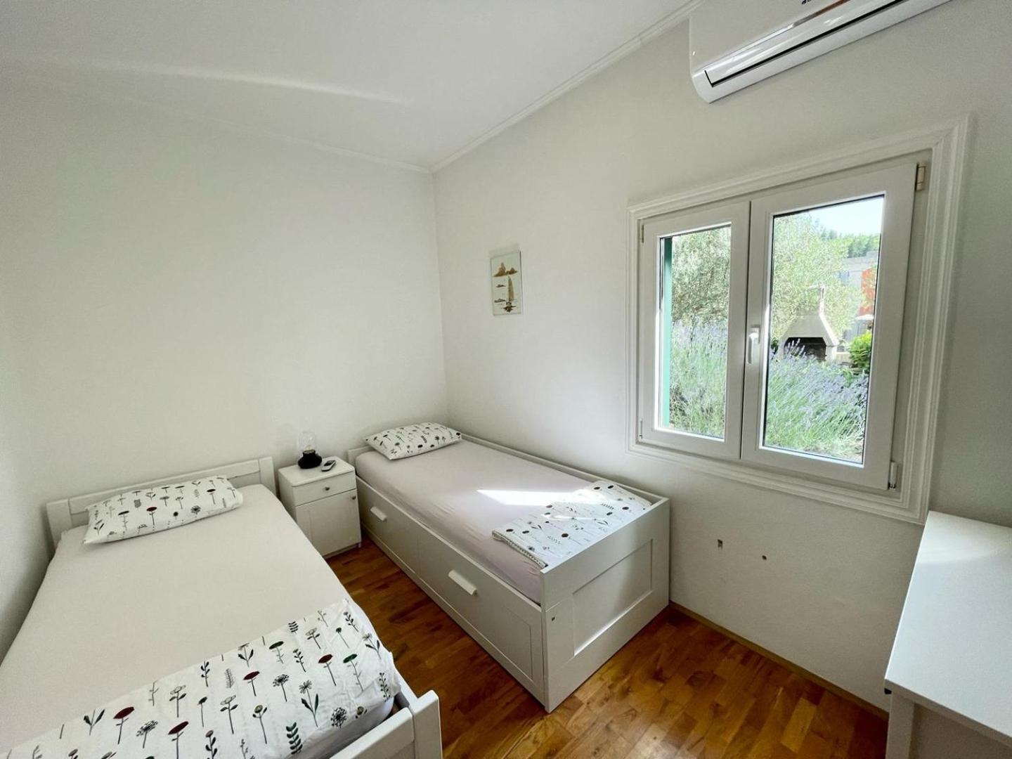 Vacation House Lavanda New! Heated Pool Zadvarje Exterior photo