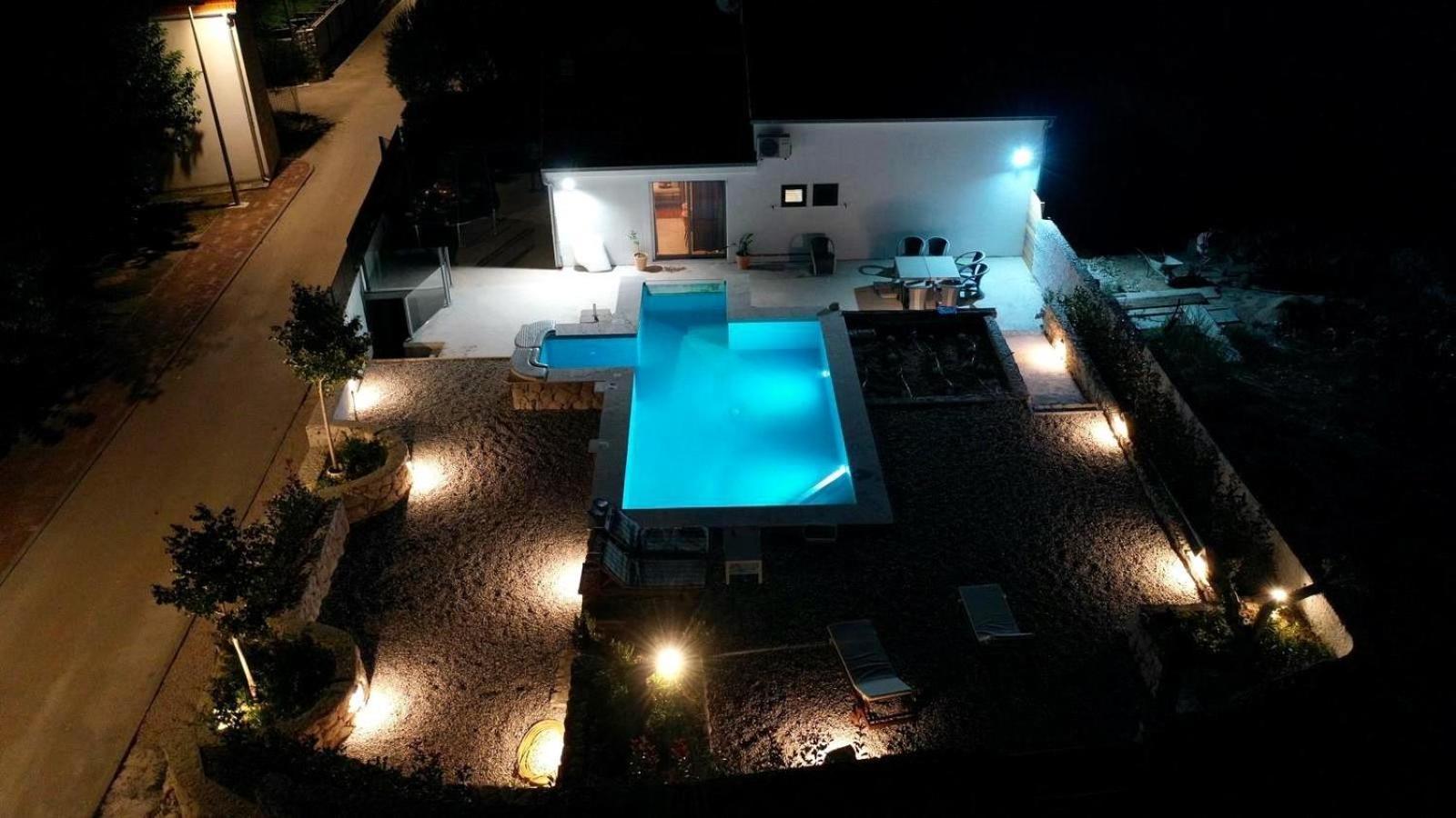 Vacation House Lavanda New! Heated Pool Zadvarje Exterior photo